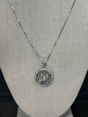 925 Sterling Silver Lotus Pendant Necklace - Silver